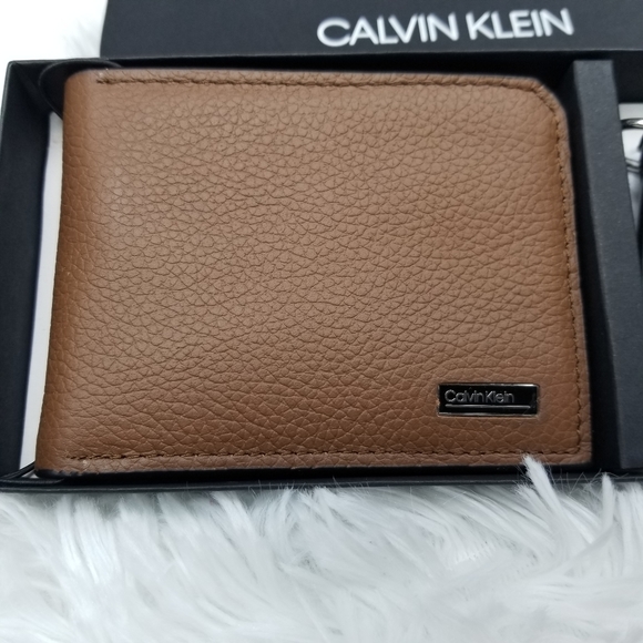 Calvin Klein Micro Pebble Bifold Wallet + Bottle Opener Key Fob - Picture 5 of 6